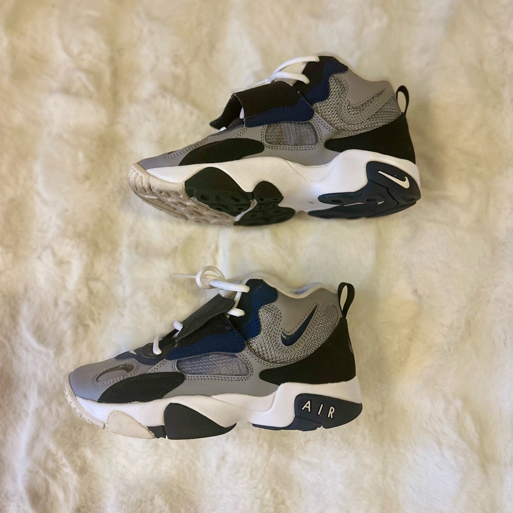 Nike Air Kids' 4.5Y Gray Sneakers